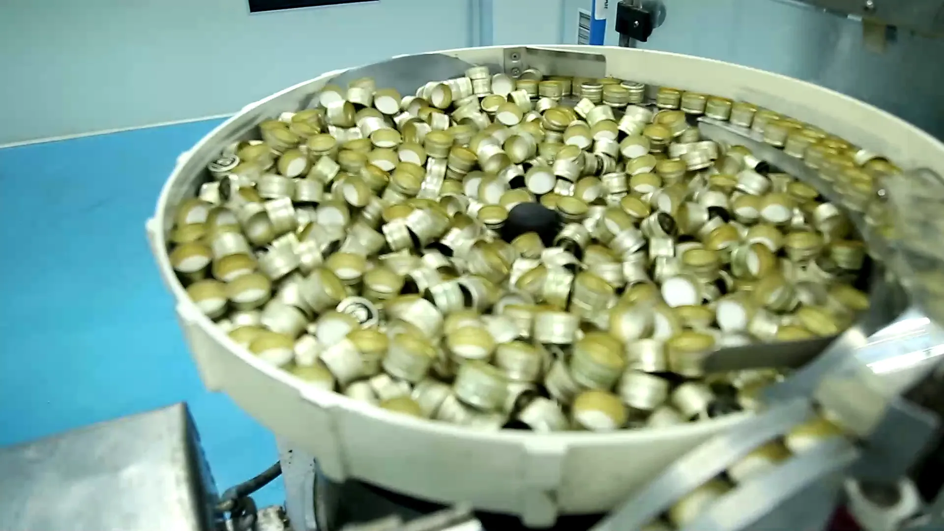 Bottle caps feeder